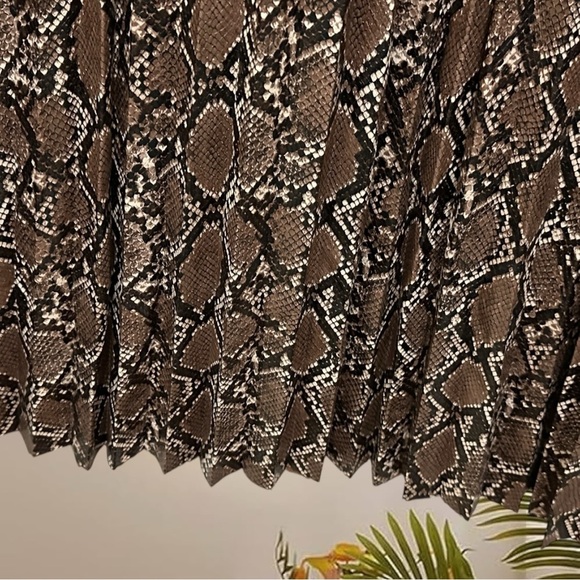 132 Zara | NWOT Brown Black Faux Leather Snakeskin Pleated Maxi Skirt (Size S) - Picture 7 of 9